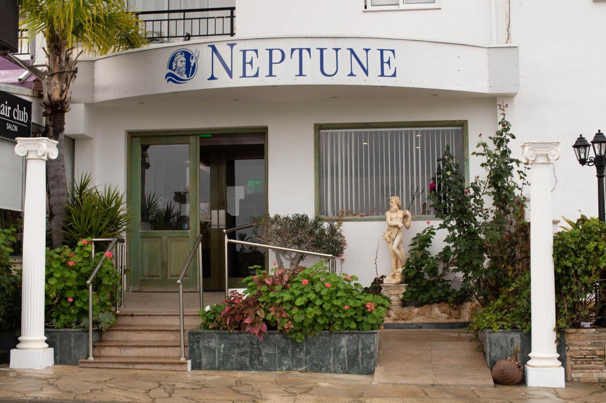 Neptune Hotel Apartments Paphos Coral Bay Exterior foto