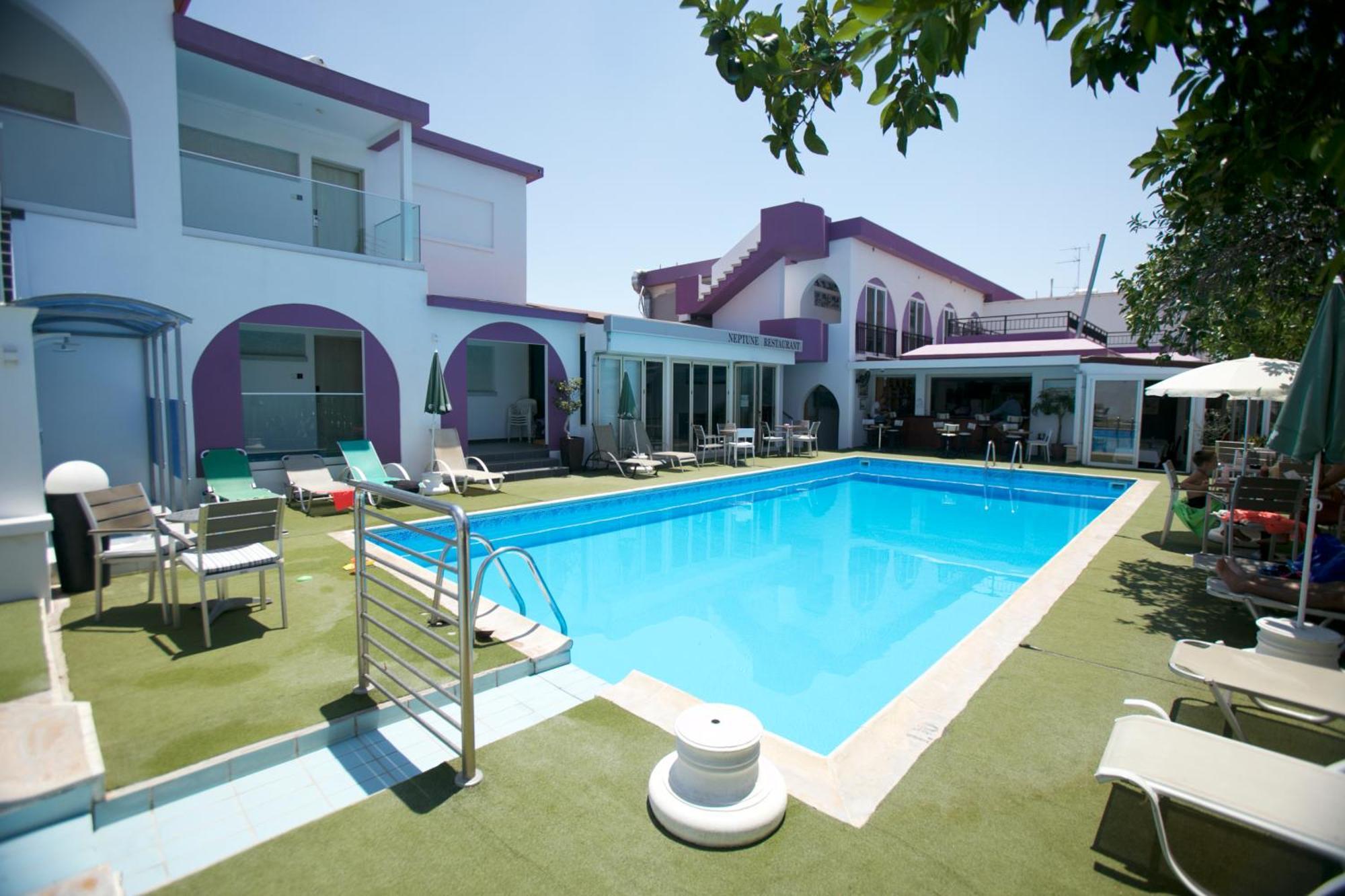 Neptune Hotel Apartments Paphos Coral Bay Exterior foto