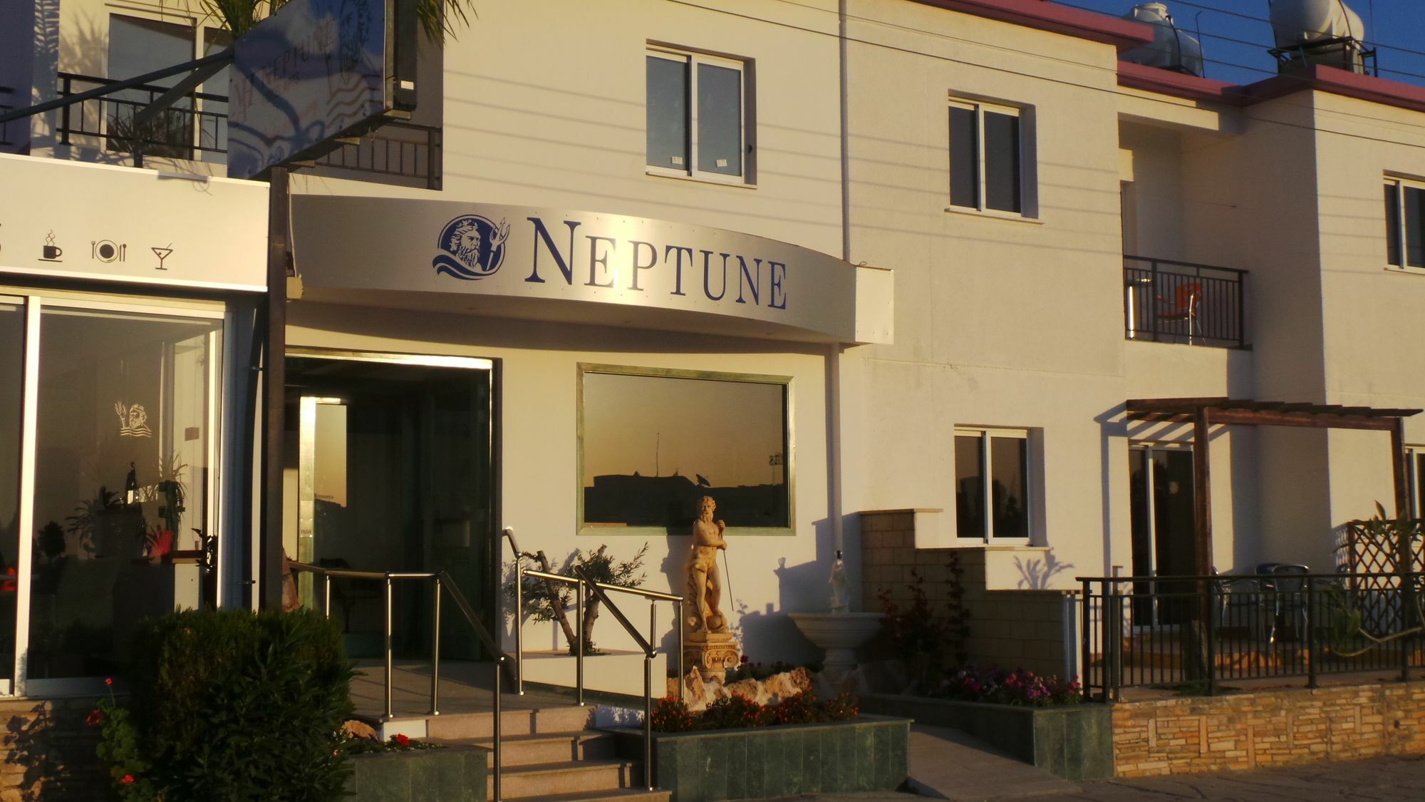 Neptune Hotel Apartments Paphos Coral Bay Exterior foto