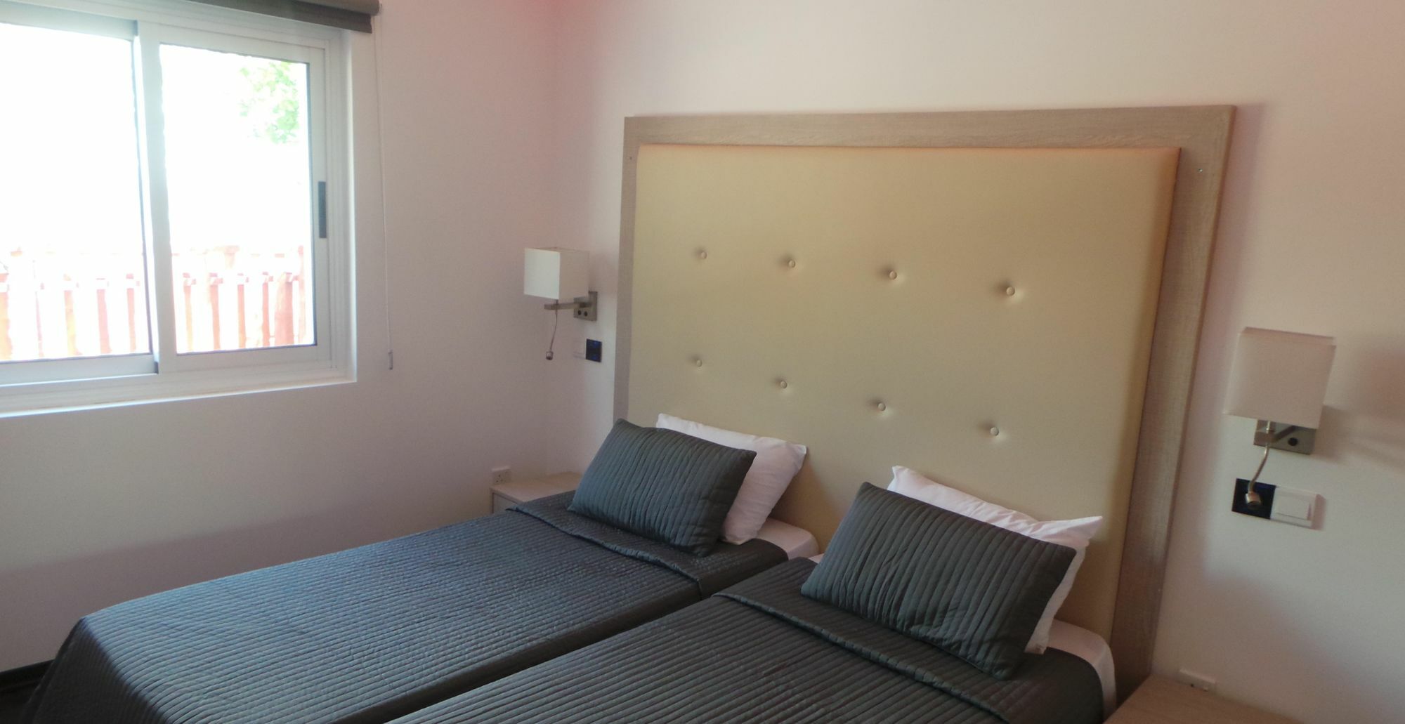 Neptune Hotel Apartments Paphos Coral Bay Exterior foto
